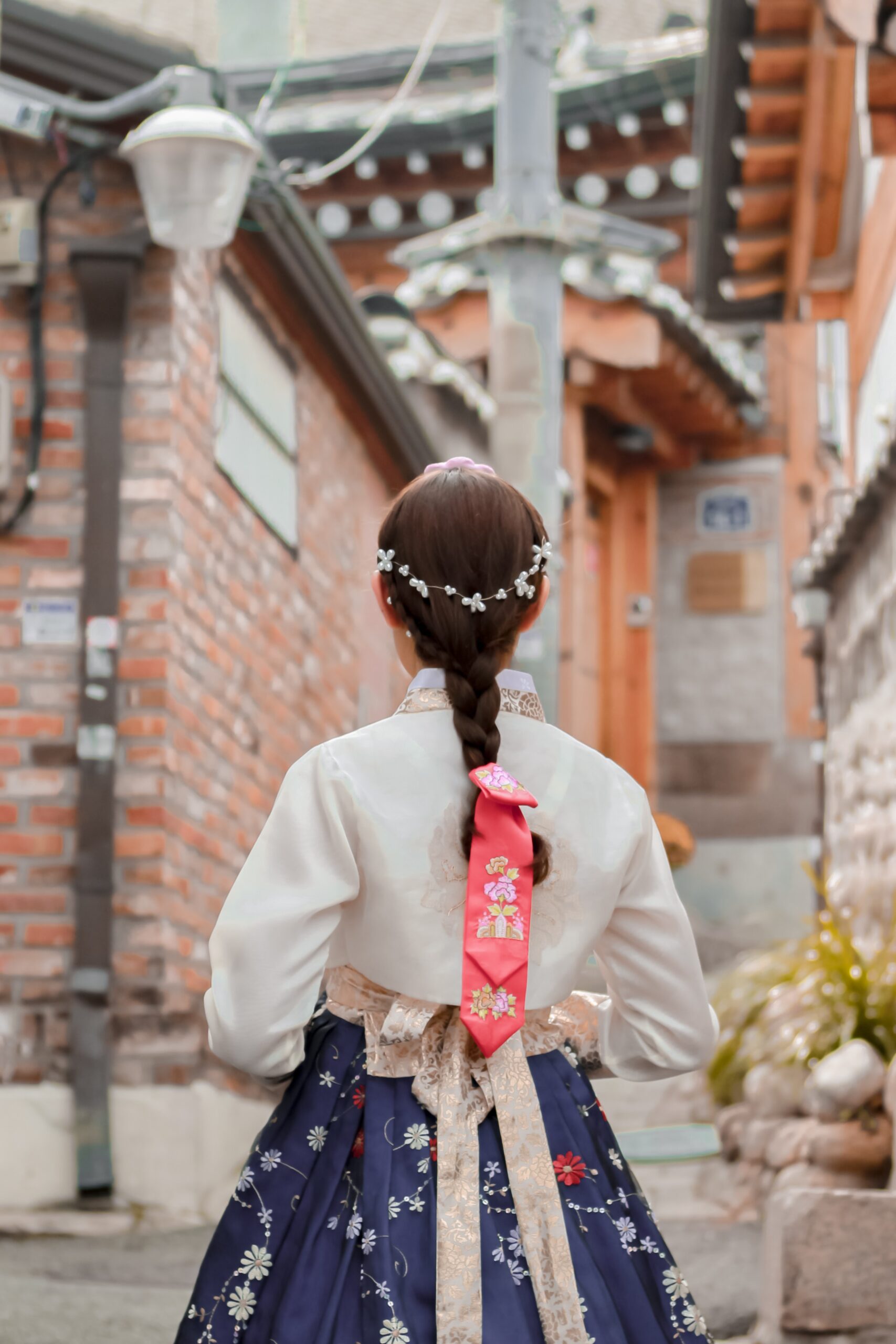 A girl who is wearing Hanbok is traveling to Bukchon in Seoul.
